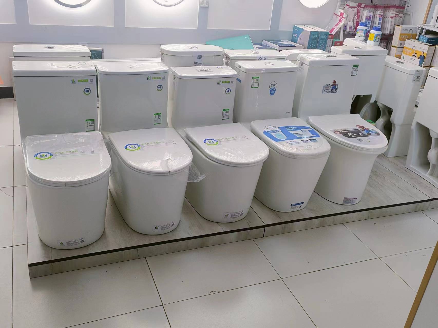 聚虹燈飾廚電衛(wèi)浴 專業(yè)經營各類日常用具，質量第一